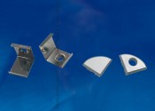 UFE-N06 SILVER A POLYBAG Набор аксессуаров для алюминиевого профиля. Крепежные скобы (4 шт., сталь) и заглушки (4 шт., пластик). Цвет серебро. Uniel